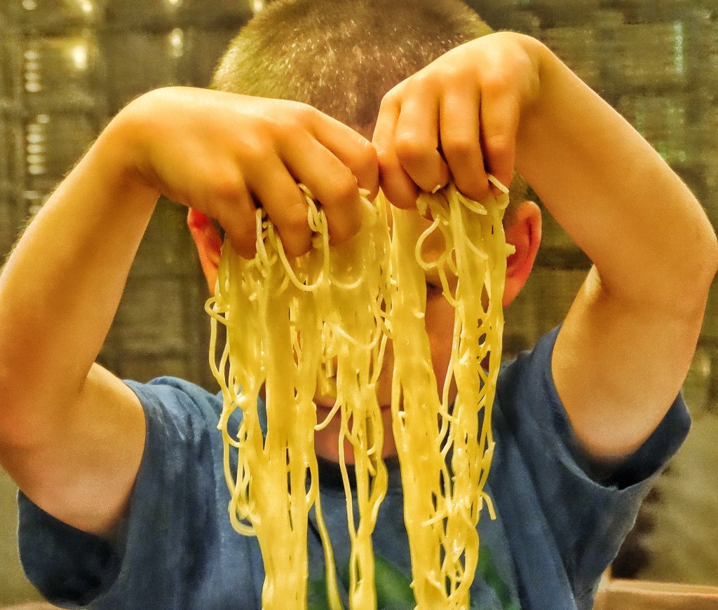 Foap-Spaghetti_Hands_