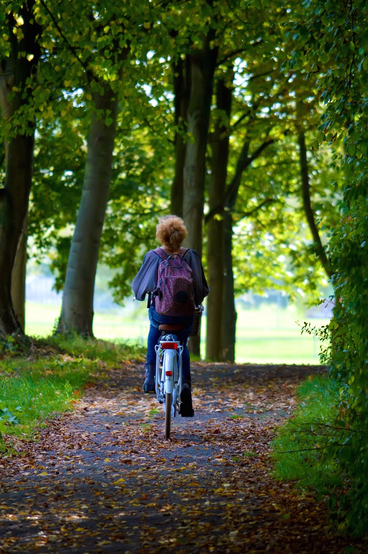 Foap-Girl_riding_her_bike